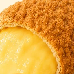 米粉のたい焼き（断面からとろりとしたクリームがのぞく）